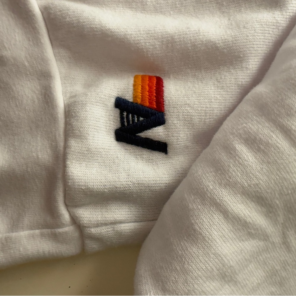 white crewneck - Picture 3 of 4